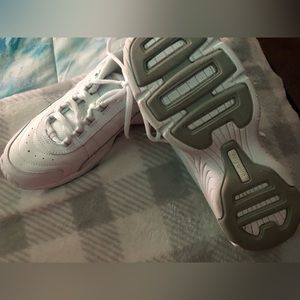 New Easy Spirit Tennis Shoes